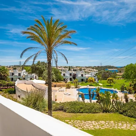 Happy House In Clube * Αλμπουφέιρα