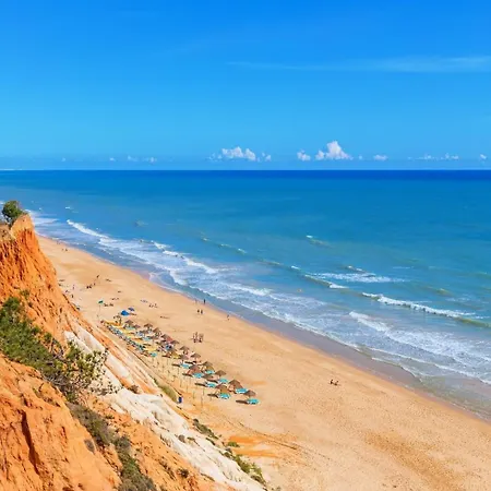 Happy House In Clube 阿尔布费拉