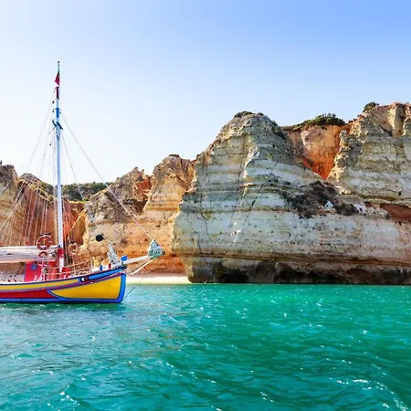 Happy House In Clube 阿尔布费拉